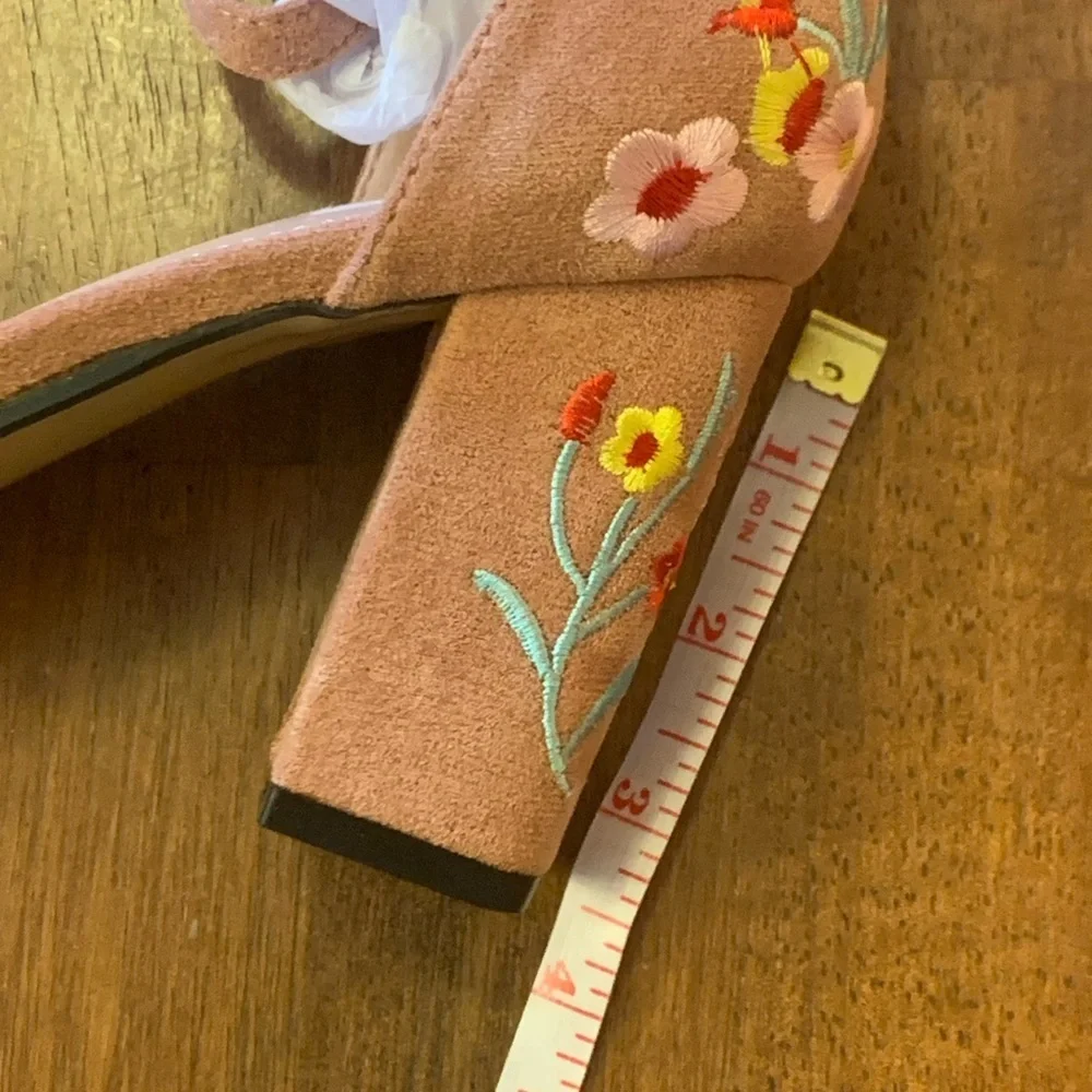Styleloop NWOT heels women’s 41, 10.5 US light pink/mauve embroidered floral